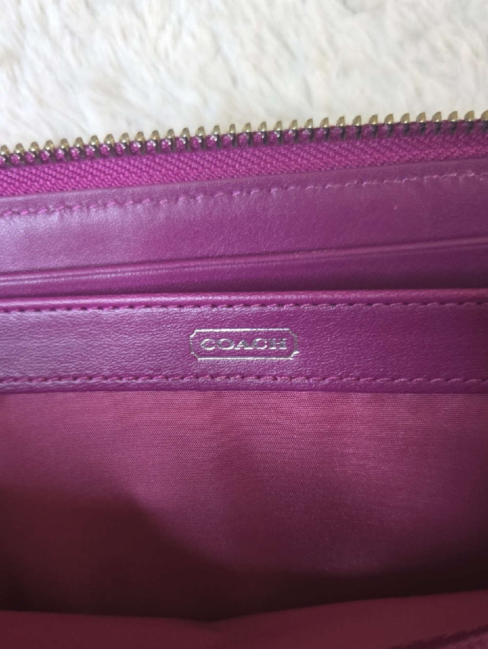 Coach Patent Leather Drawstring Hobo in Fushsia With Matching Wallet In Pristine - Picture 4 of 16